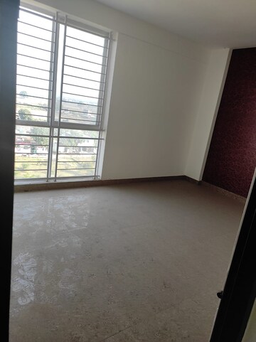 Room in 3 BHK Apartment at Kolar Road – for Sale
