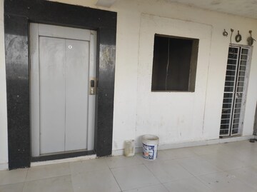 Lift in 3 BHK Apartment at Kolar Road – for Sale