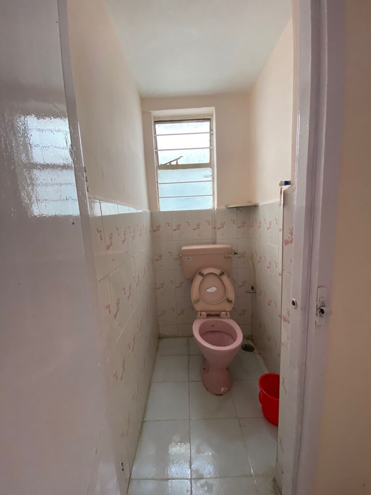 Bathroom, kumar-mahatma-society 1 Bedroom 660 Sq.Ft. Apartment In Kothrud Pune 6695553