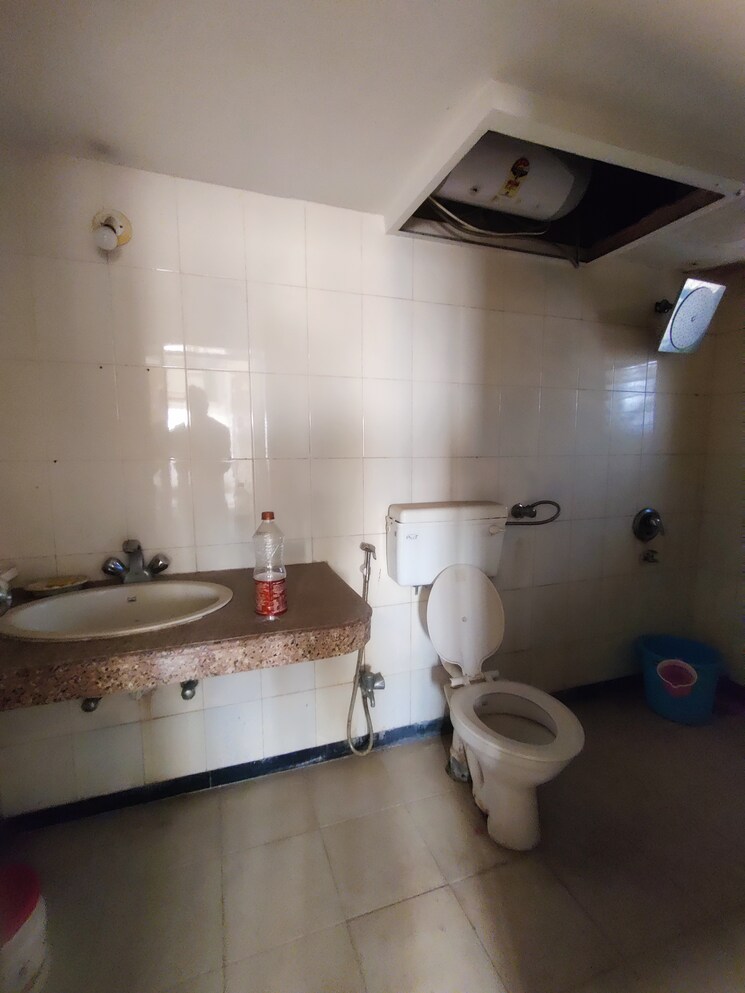 Bathroom, moroccan-cooperative-housing-society 3 Bedroom 1862 Sq.Ft. Apartment In Goregaon East Mumbai 6706749