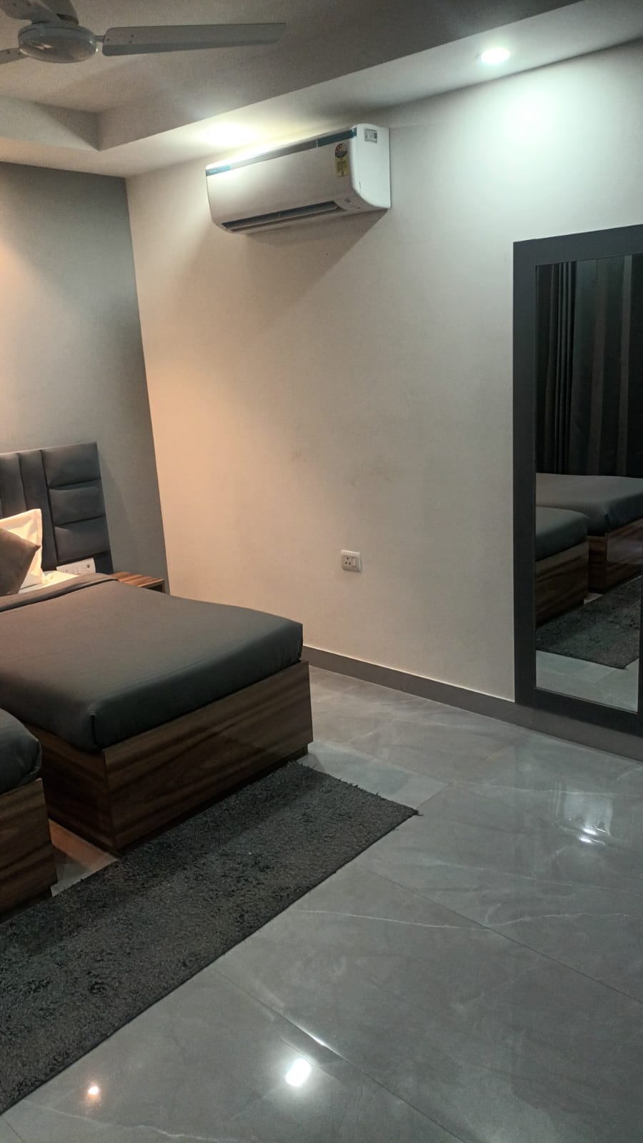 Rental 1 Bedroom 100 Sq.Ft. Builder Floor in Greenwood City, Sector 40