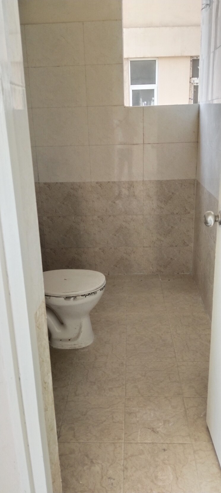 Bathroom, shree-vardhman-green-court 2 Bedroom 526 Sq.Ft. Apartment In Sector 90 Gurgaon 6715388