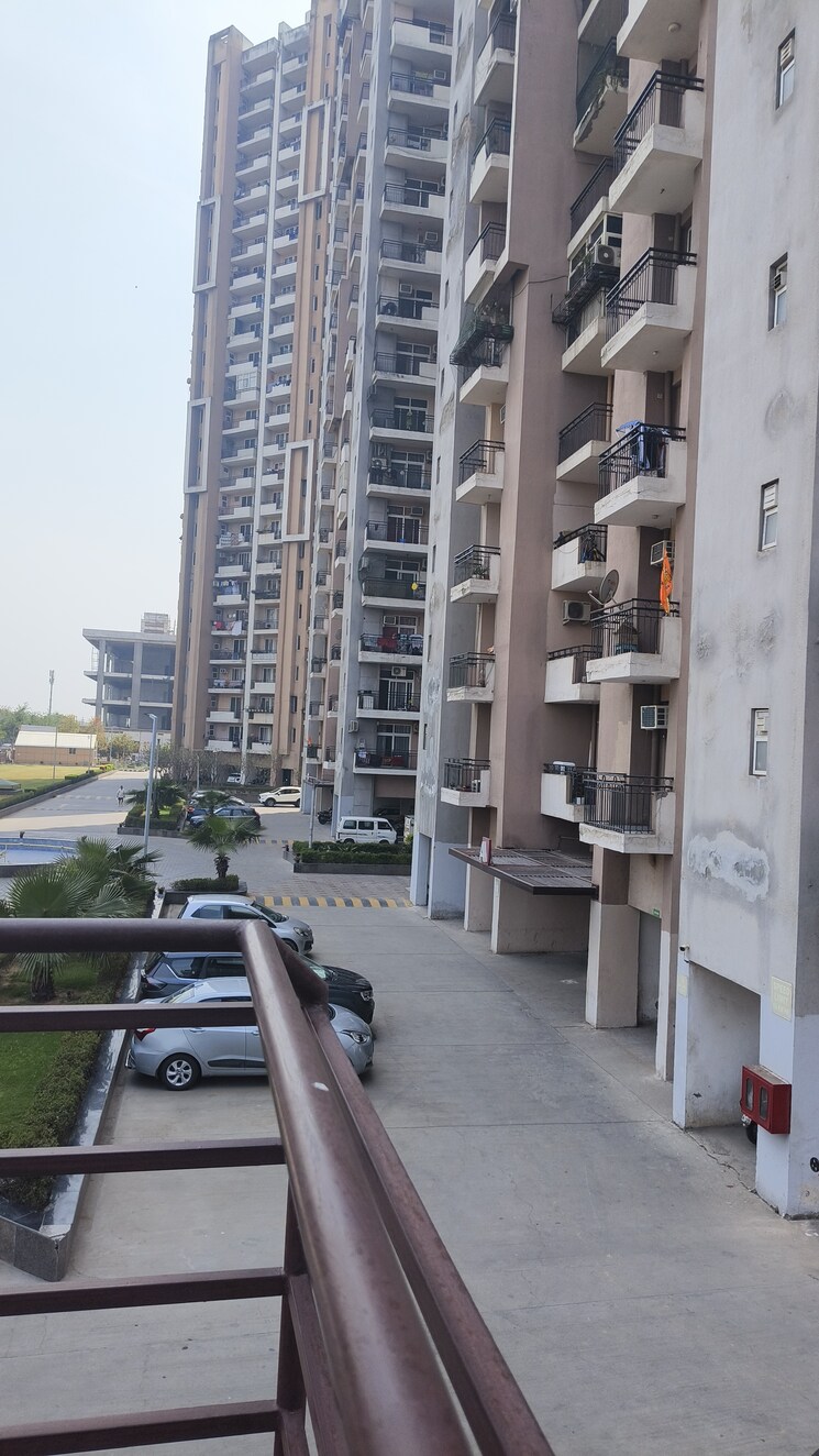 Rg Mirage Sector -120. Noida