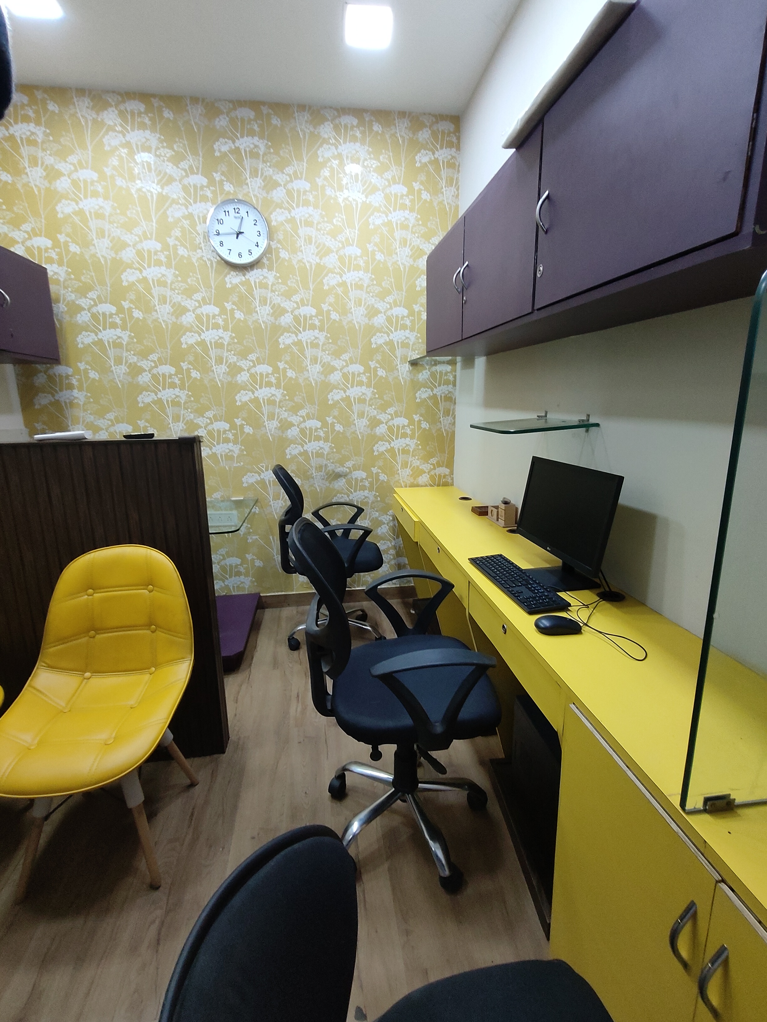 Rental Commercial Office Space 130 Sq.Ft. in Evershine Mall, Malad West