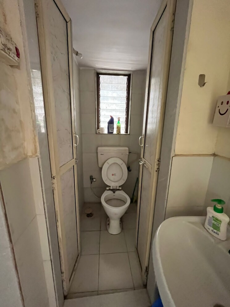 Bathroom, pushtikar-chs 4 Bedroom 1040 Sq.Ft. Apartment In Jogeshwari West Mumbai 6723644
