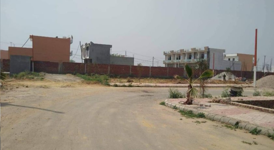 Plot For Resale in Himalaya Defence Empire Gn Surajpur Greater Noida  6723834