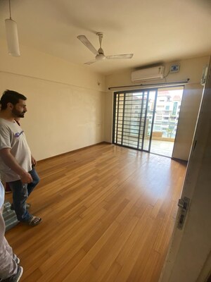 Room in 2 BHK Apartment at Kool Homes Solitaire I, Kondhwa – for Rent