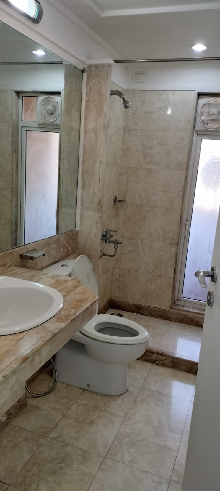 Bathroom, l-t-emerald-isle 4 Bedroom 1954 Sq.Ft. Apartment In Powai Mumbai 6726880