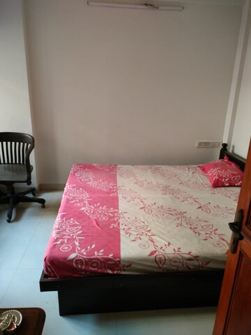 Master Bedroom in 2 BHK Apartment at Lokhandwala Complex Andheri – for Rent