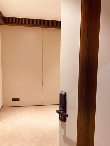 Room in 3 BHK Apartment at DLF The Belvedere Park, Sector 24 – for Sale