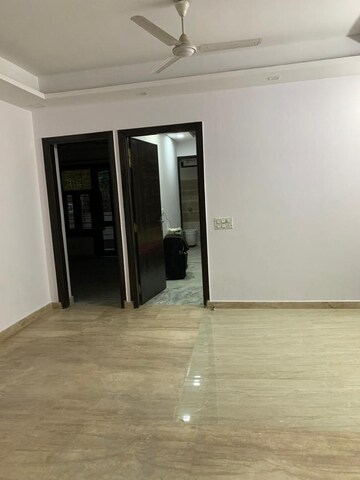 Room in 3 BHK Apartment at DLF The Belvedere Park, Sector 24 – for Sale