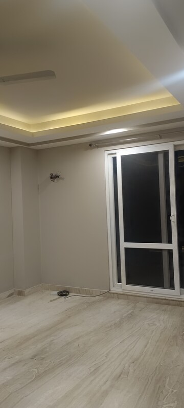 Building Lobby in 3 BHK Builder Floor at Sector 15 – for Rent