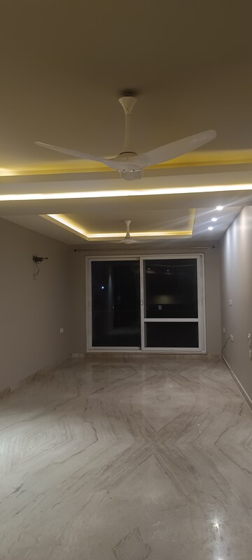 Building Lobby in 3 BHK Builder Floor at Sector 15 – for Rent