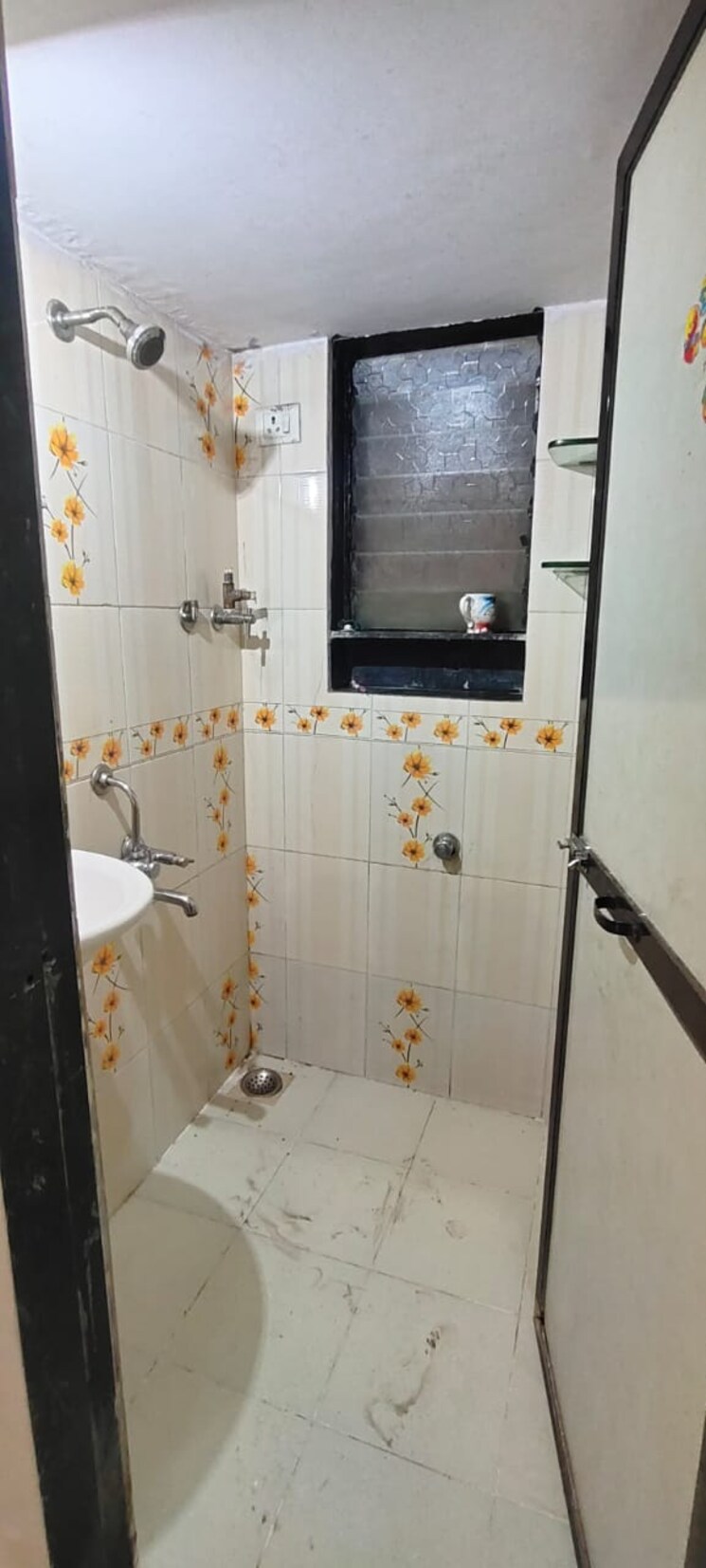 Bathroom, shanti-chs-kopar-khaiane 1 Bedroom 572 Sq.Ft. Apartment In Kopar Khairane Navi Mumbai 6736955