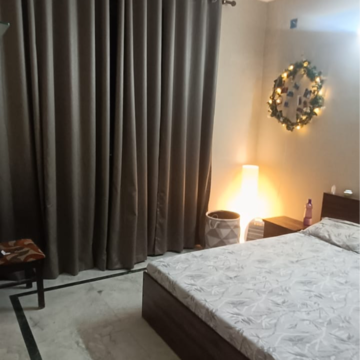 Living Room in 2.5 BHK Builder Floor at Ansal Sushant Lok I, Sector 43 – for Rent