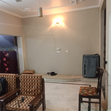 Living Room in 2.5 BHK Builder Floor at Ansal Sushant Lok I, Sector 43 – for Rent