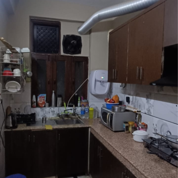 Kitchen in 2.5 BHK Builder Floor at Ansal Sushant Lok I, Sector 43 – for Rent