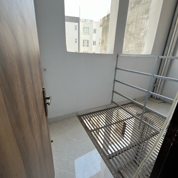 Bathroom in 1 RK Builder Floor at Ansal Sushant Lok I, Sushant Lok I – for Rent
