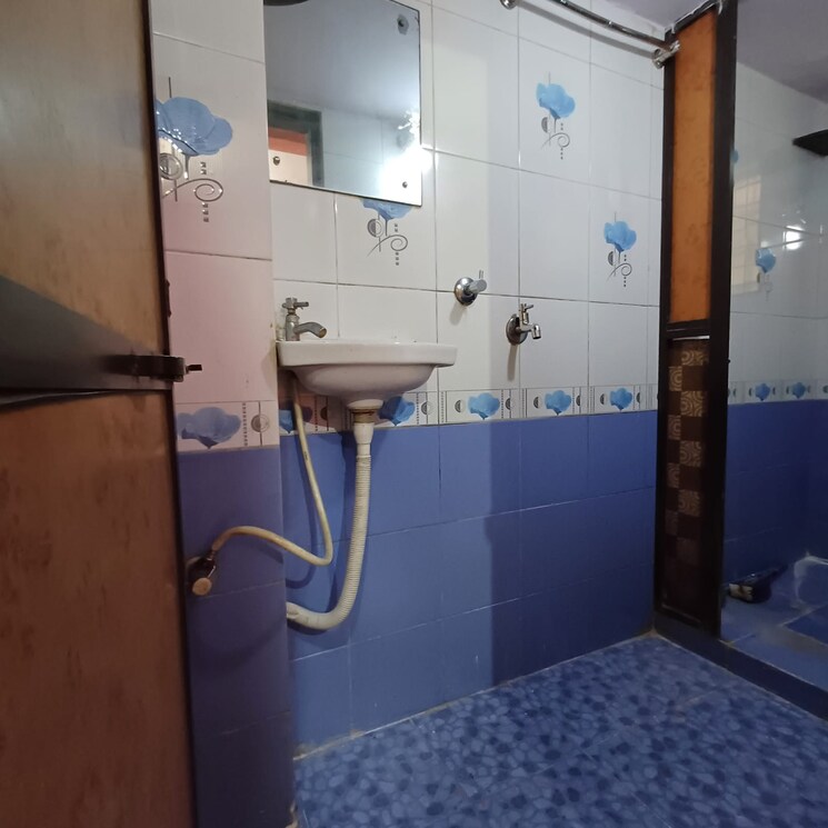 Bathroom, kharigaon 1 RK 450 Sq.Ft. Apartment In Kharigaon Thane 6742699