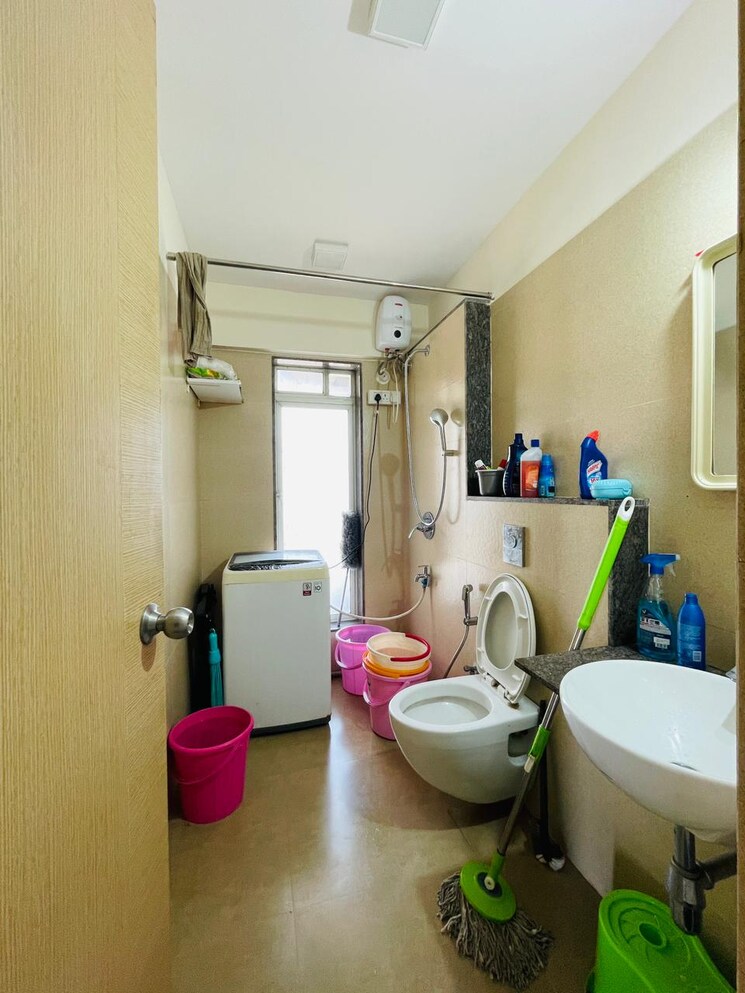 Bathroom, pride-park-royale 3 Bedroom 1300 Sq.Ft. Apartment In Andheri East Mumbai 6744018