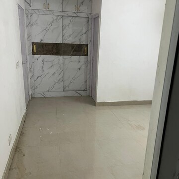 Room in 2 BHK Apartment at Suncity Avenue 76, Sector 76 – for Rent