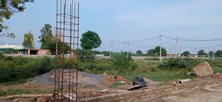 100 Sq.Yd. Plot in Gn Sector 27 Greater Noida