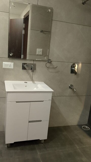 Attached Bathroom in 3 BHK Builder Floor at Sector 15 – for Rent