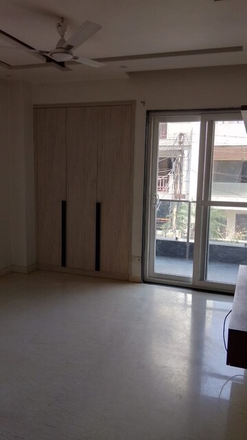 Room in 3 BHK Builder Floor at Sector 15 – for Rent