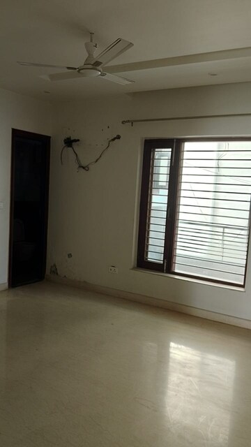 Room in 3 BHK Builder Floor at Sector 15 – for Rent