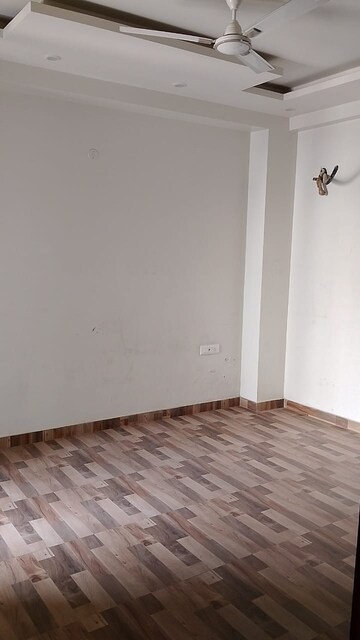 Room in 3 BHK Builder Floor at Sector 15 – for Rent