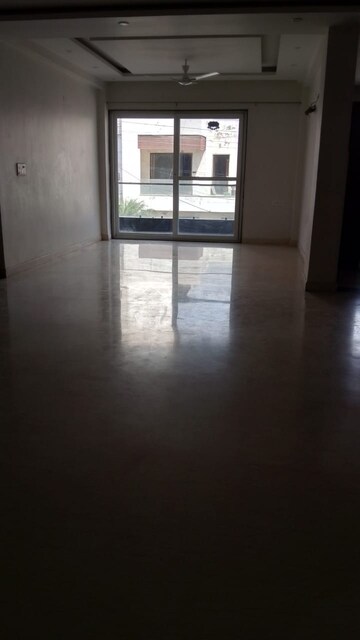 Room in 3 BHK Builder Floor at Sector 15 – for Rent