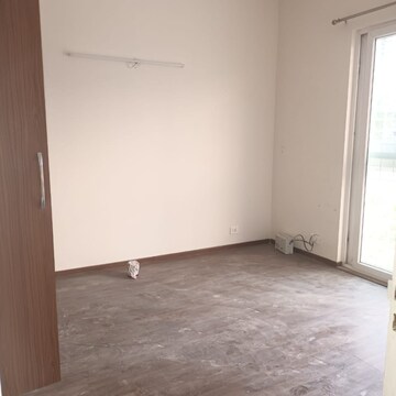 Room in 3 BHK Apartment at BPTP Astaire Gardens, Sector 70a – for Rent