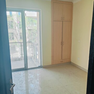 Room in 3 BHK Apartment at Ansal API Esencia, Sector 67 – for Rent