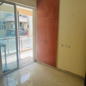Room in 3 BHK Apartment at Ansal API Esencia, Sector 67 – for Rent