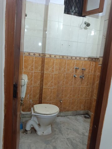 Bathroom in 1 BHK Builder Floor at Lajpat Nagar 4 – for Rent