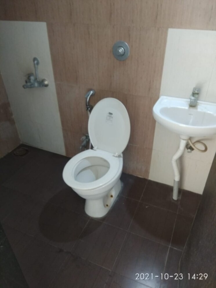 Bathroom, dreams-nandini 2 Bedroom 1080 Sq.Ft. Apartment In Shewalwadi Pune 6763442