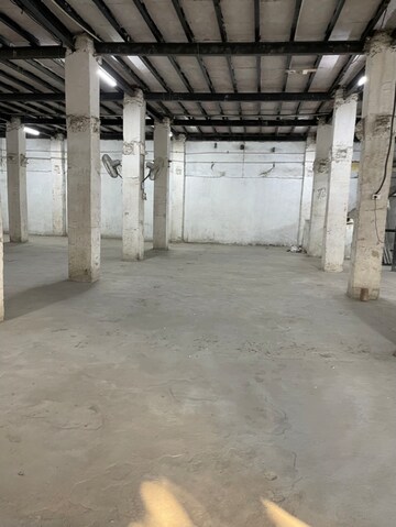 Room in  Warehouse at Azadpur – for Rent