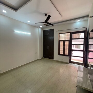 Room in 3 BHK Builder Floor at Ansal Sushant Lok I, Sushant Lok I – for Rent