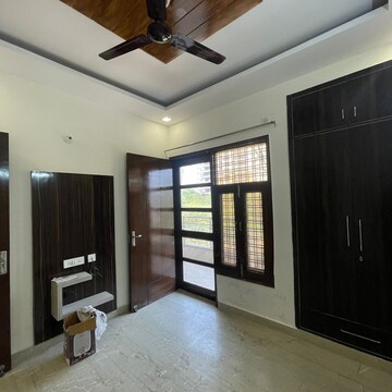 Room in 3 BHK Builder Floor at Ansal Sushant Lok I, Sushant Lok I – for Rent