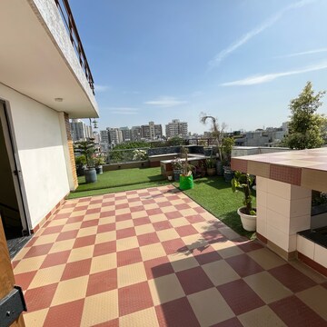 Balcony in 1 RK Builder Floor at Ansal Sushant Lok I, Sector 43 – for Rent