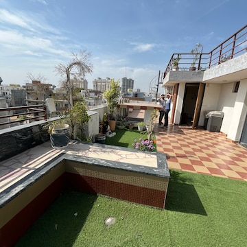 1 RK Builder Floor – Exterior View View at Ansal Sushant Lok I, Sector 43 - for Rent
