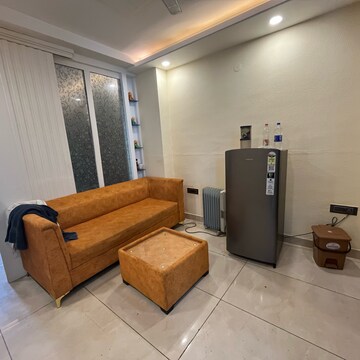 Living Room in 1 BHK Builder Floor at Ansal Sushant Lok I, Sector 43 – for Rent