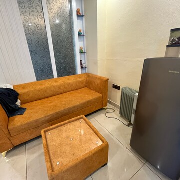 Living Room in 1 BHK Builder Floor at Ansal Sushant Lok I, Sector 43 – for Rent