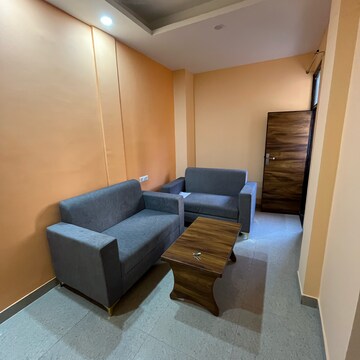 Living Room in 1 BHK Builder Floor at Ansal Sushant Lok I, Sector 43 – for Rent
