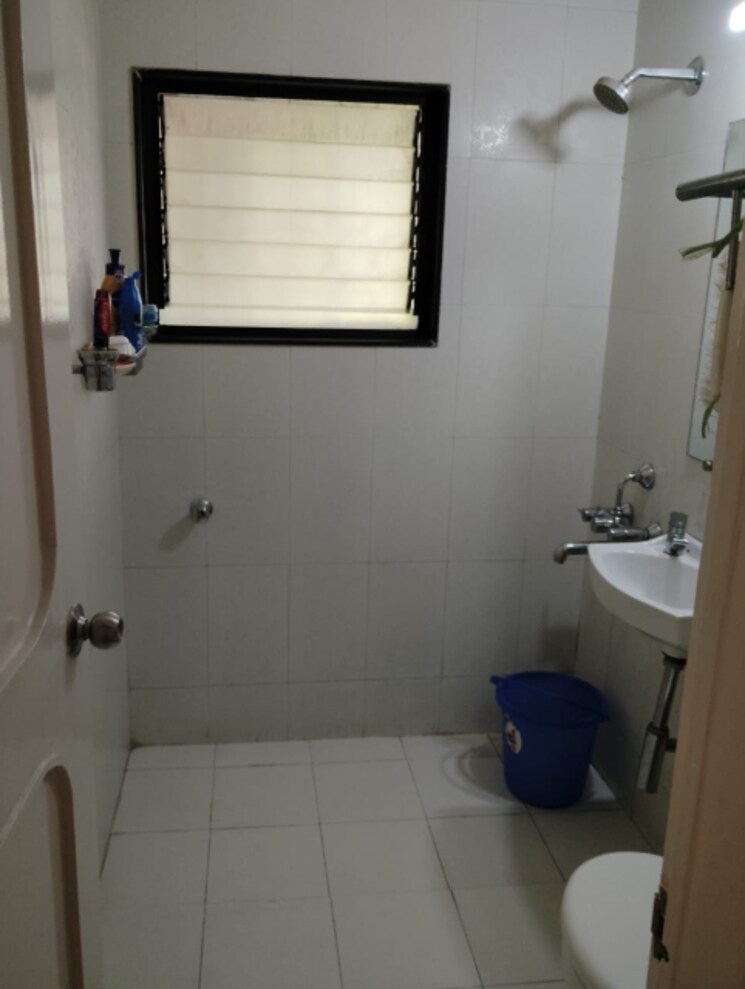 Bathroom, gera-park 1 Bedroom 500 Sq.Ft. Apartment In Sangamvadi Pune 6775297