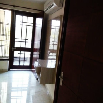 Room in 2.5 BHK Builder Floor at Ansal Sushant Lok I, Sector 43 – for Rent