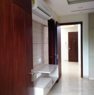 Building Lobby in 2.5 BHK Builder Floor at Ansal Sushant Lok I, Sector 43 – for Rent
