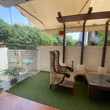 Balcony in 3 BHK Builder Floor at Ansal Sushant Lok I, Sector 43 – for Rent