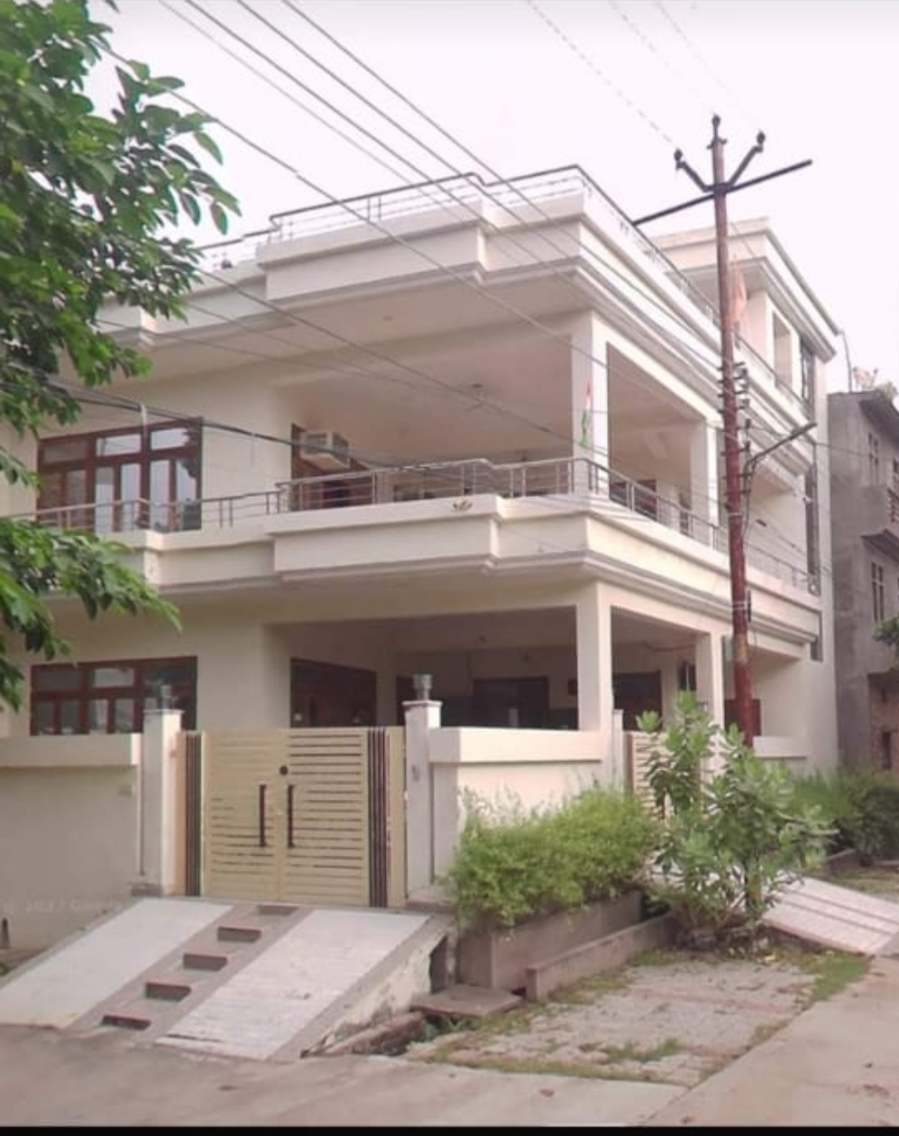 Resale 4 Bedroom 1800 Sq.Ft. Independent House in Ashiyana Lucknow