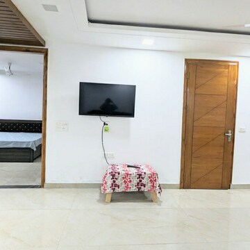 Room in 3 BHK Apartment at Vipul World Floors, Sector 48 – for Rent